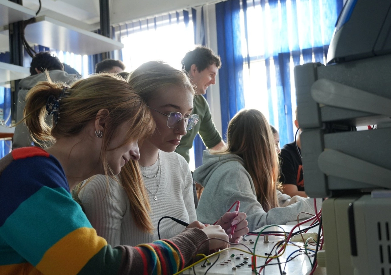 a unsprezecea editie a targului de stiinta si educatie cu mic cu mare prin univers organizat la facu