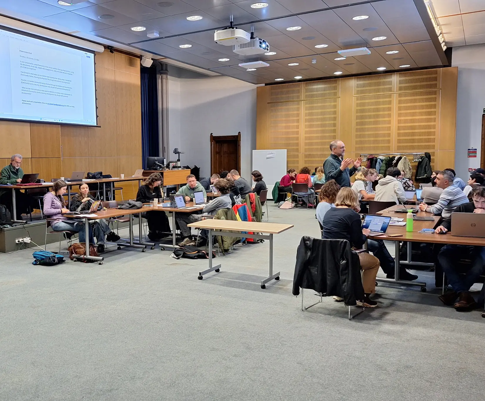 Studenți ai Facultății de Geografie a UB, participanți la workshopul CIVIS “Co-creating urban futures”, desfășurat la Glasgow